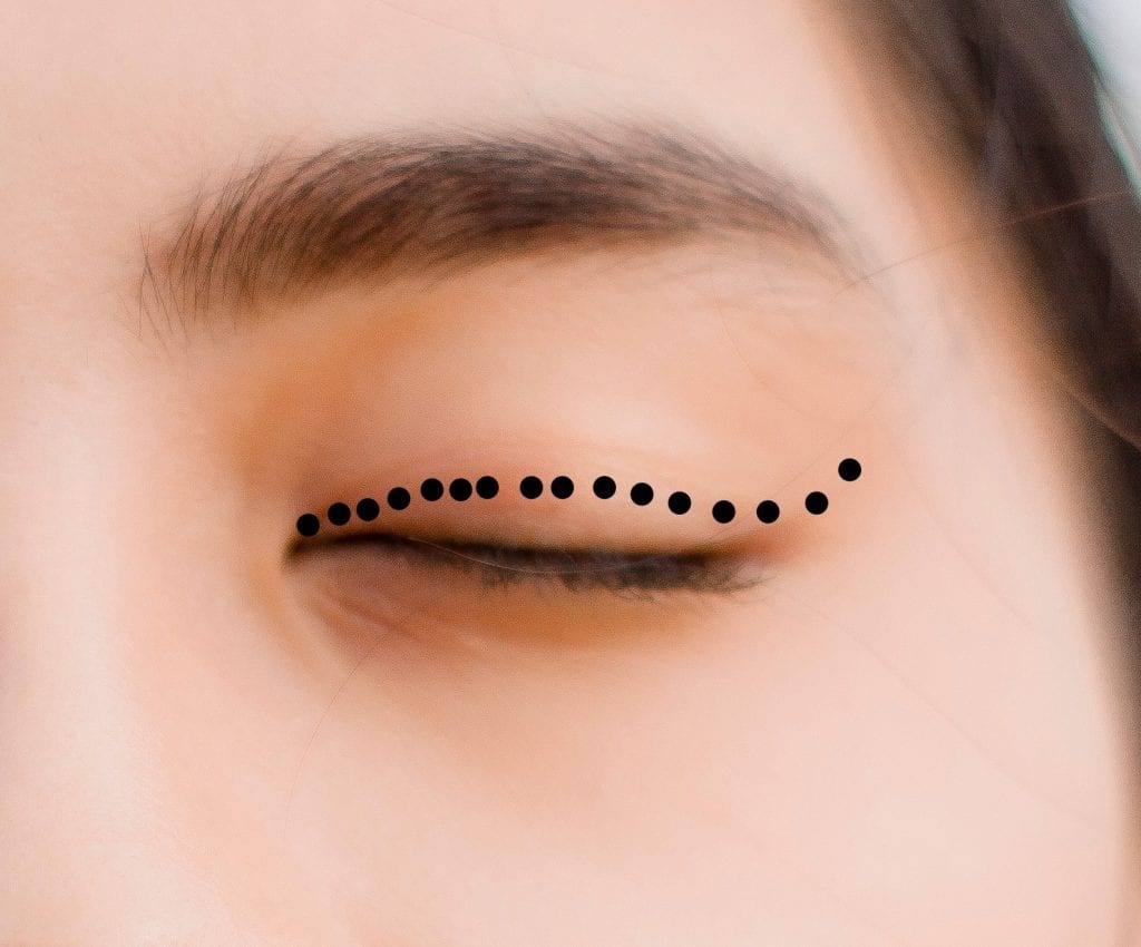 dots hack for eyeliner
